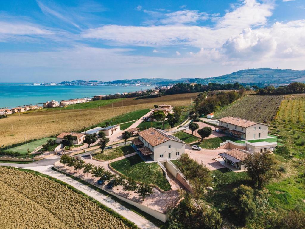 Agriturismo Il Colle Dei Lecci 安科纳 外观 照片